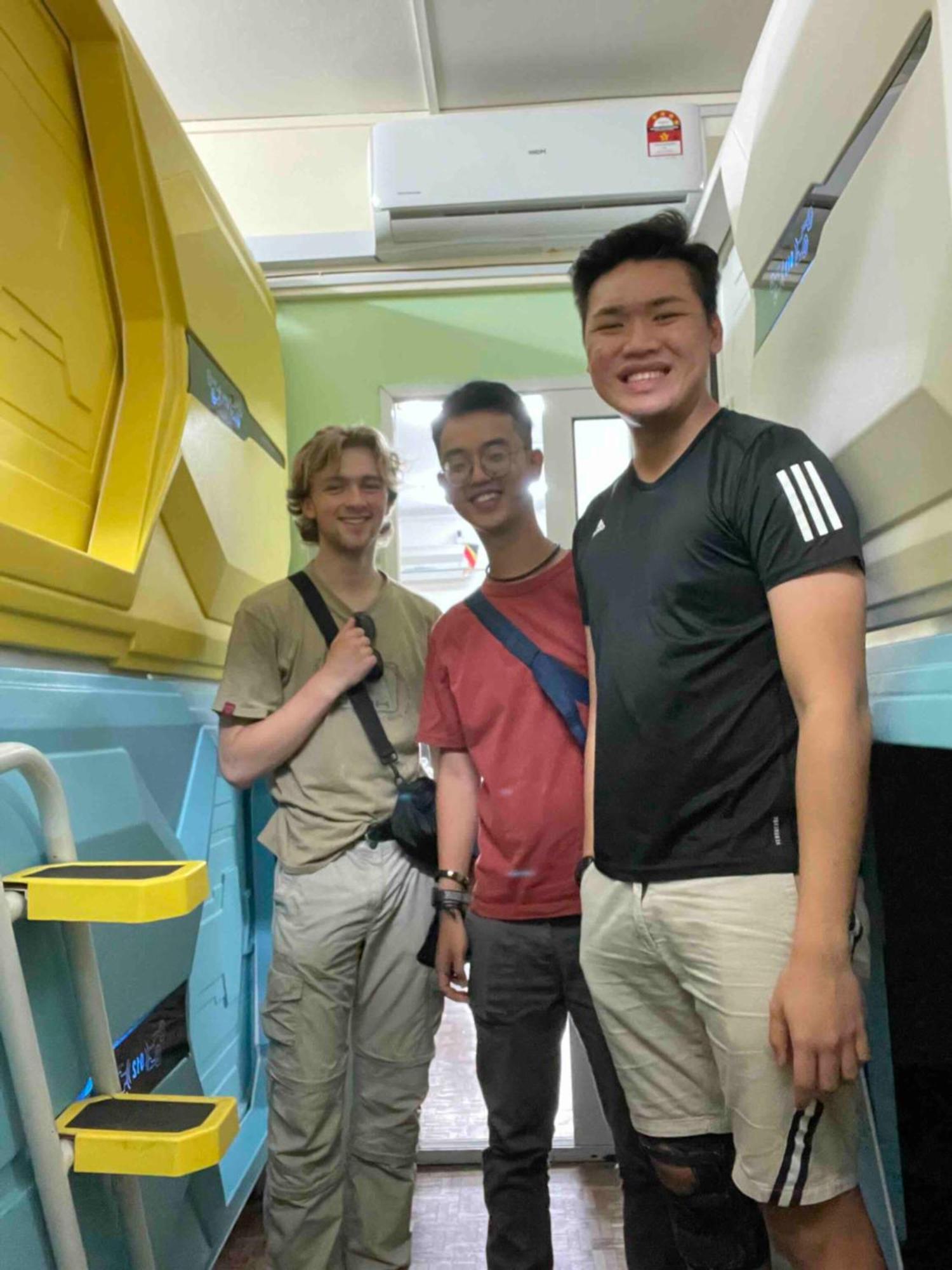 Pelangi Capsule Hostel Johor Bahru Bagian luar foto