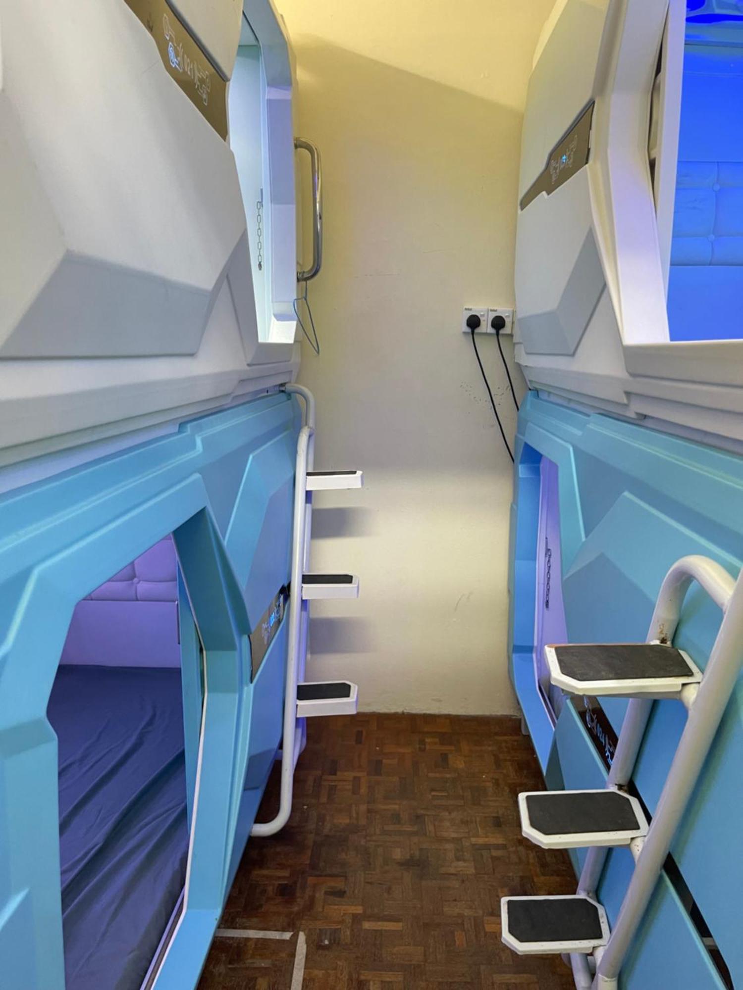 Pelangi Capsule Hostel Johor Bahru Bagian luar foto