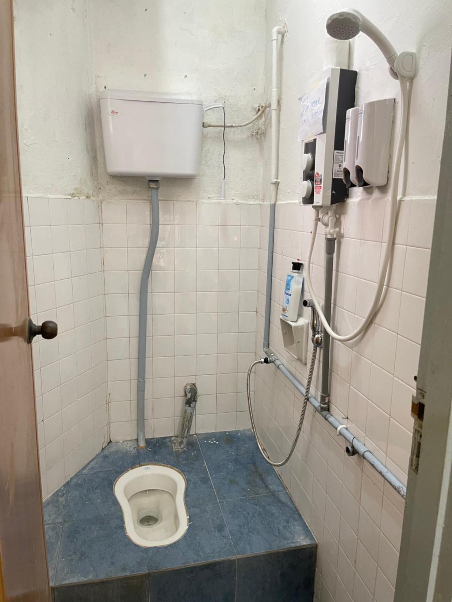 Pelangi Capsule Hostel Johor Bahru Bagian luar foto