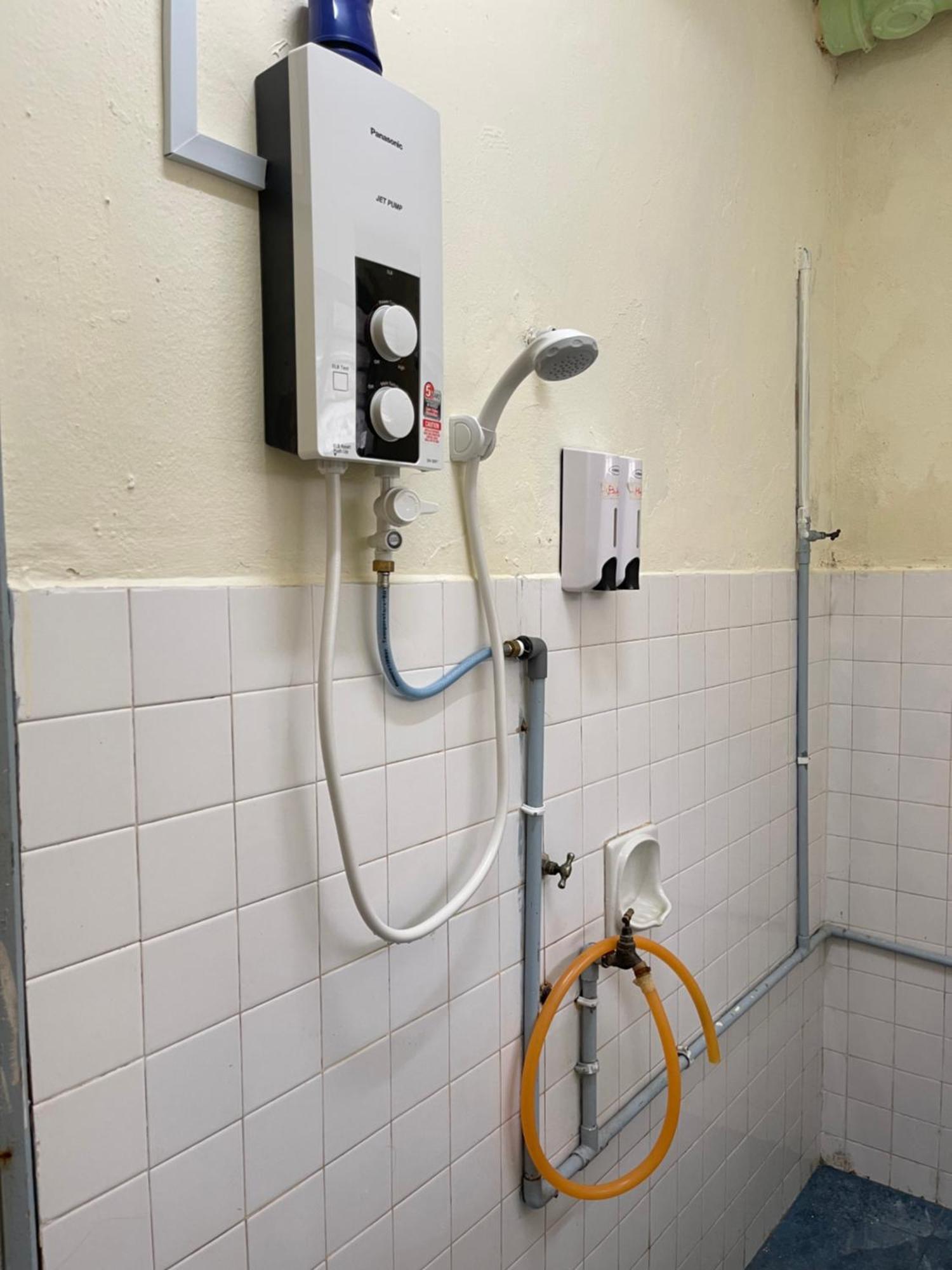 Pelangi Capsule Hostel Johor Bahru Bagian luar foto